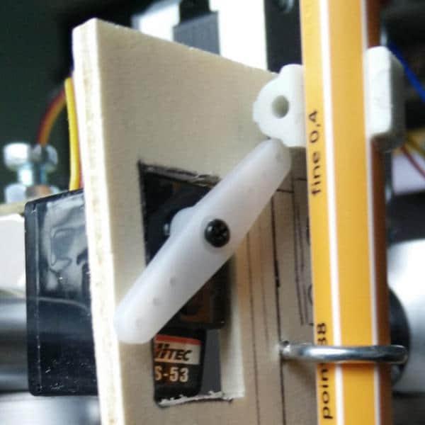 Servo to raise/lower the pen Servo to raise/lower the pen