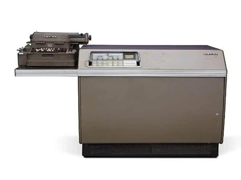 1956 年的 LGP-30 计算机,附带 TTY
